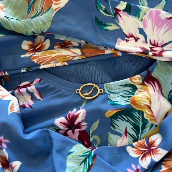 NEW GORGEOUS ONE-PIECE SWIMSUIT - Picture 5 of 11